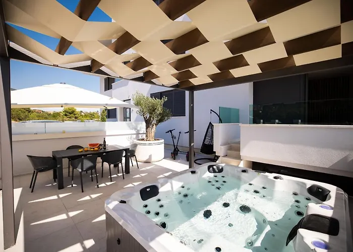 Sopic Luxury Apartment With Private Whirlpool